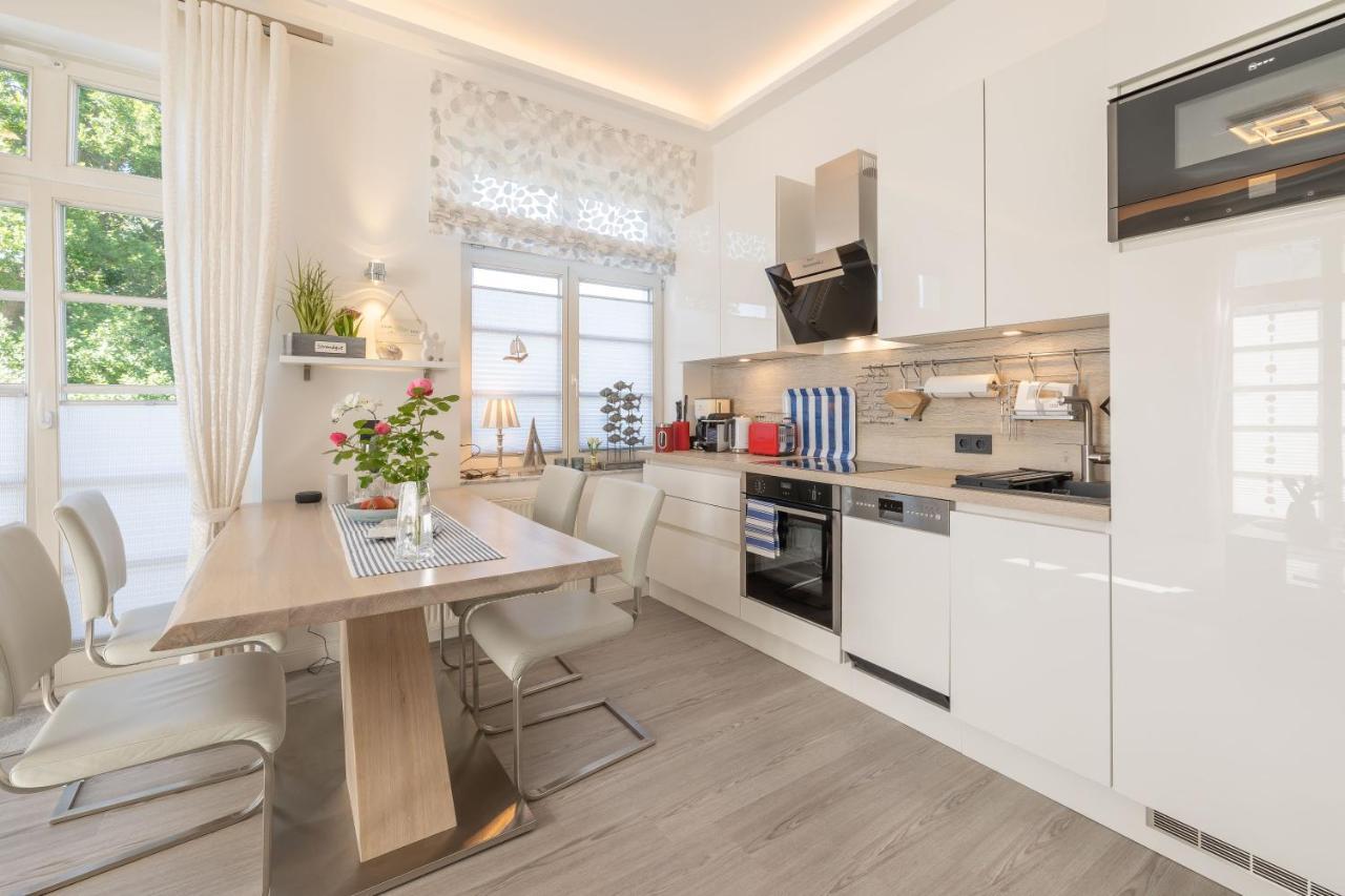 Altes Postamt, Zeppelinstrasse, Binz, 18609 Apartment *